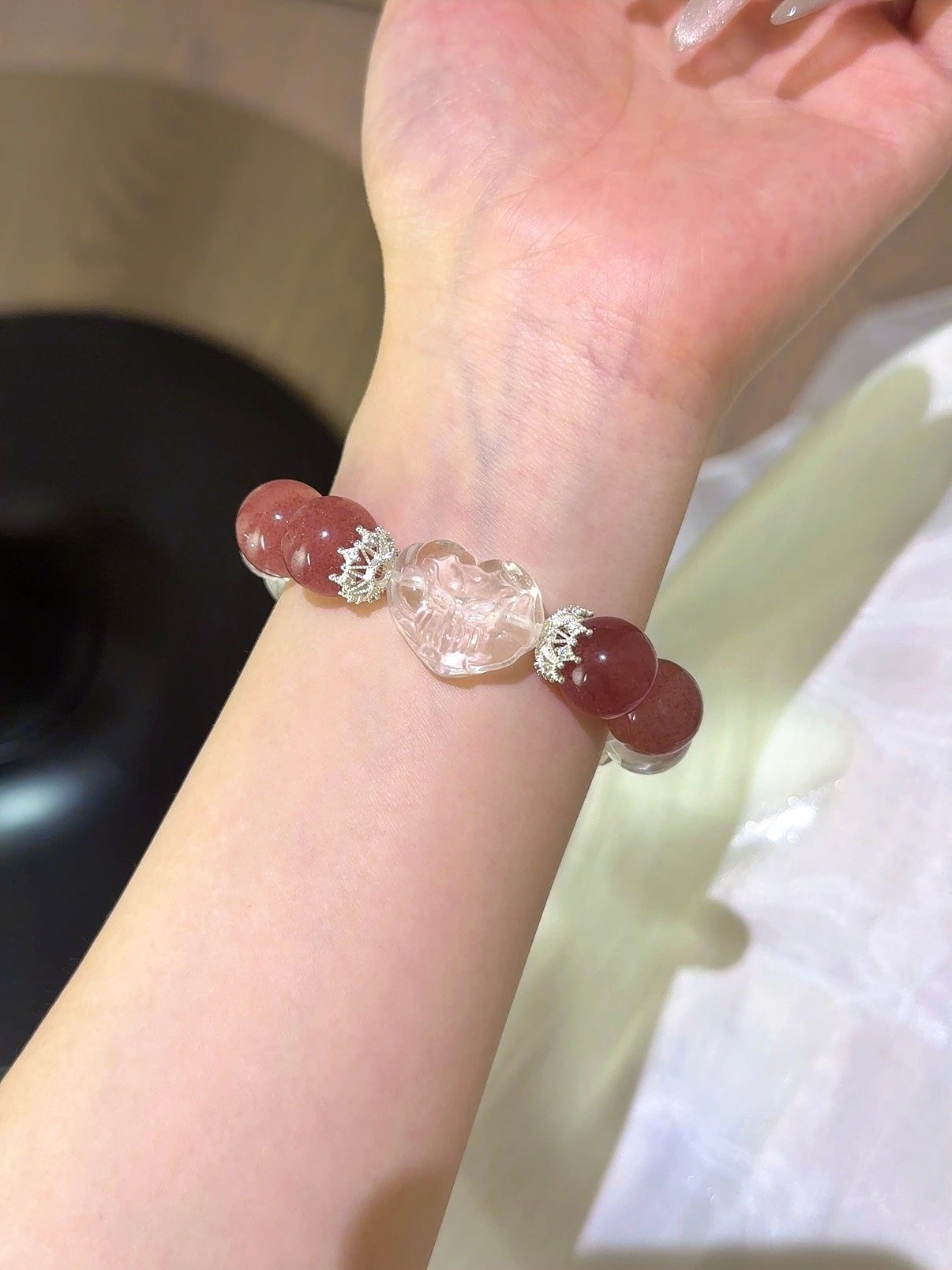 ▫️▪️ Strawberry crystal white ghost white crystal fox fox bracelet